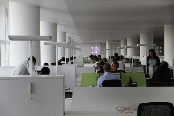 the-mauritius-commercial-bank-ebene_jean-francois-koenig-bankers-hard-at-work